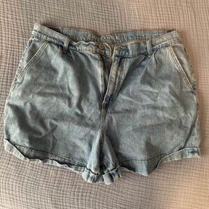 American Eagle shorts size 16 (run small)